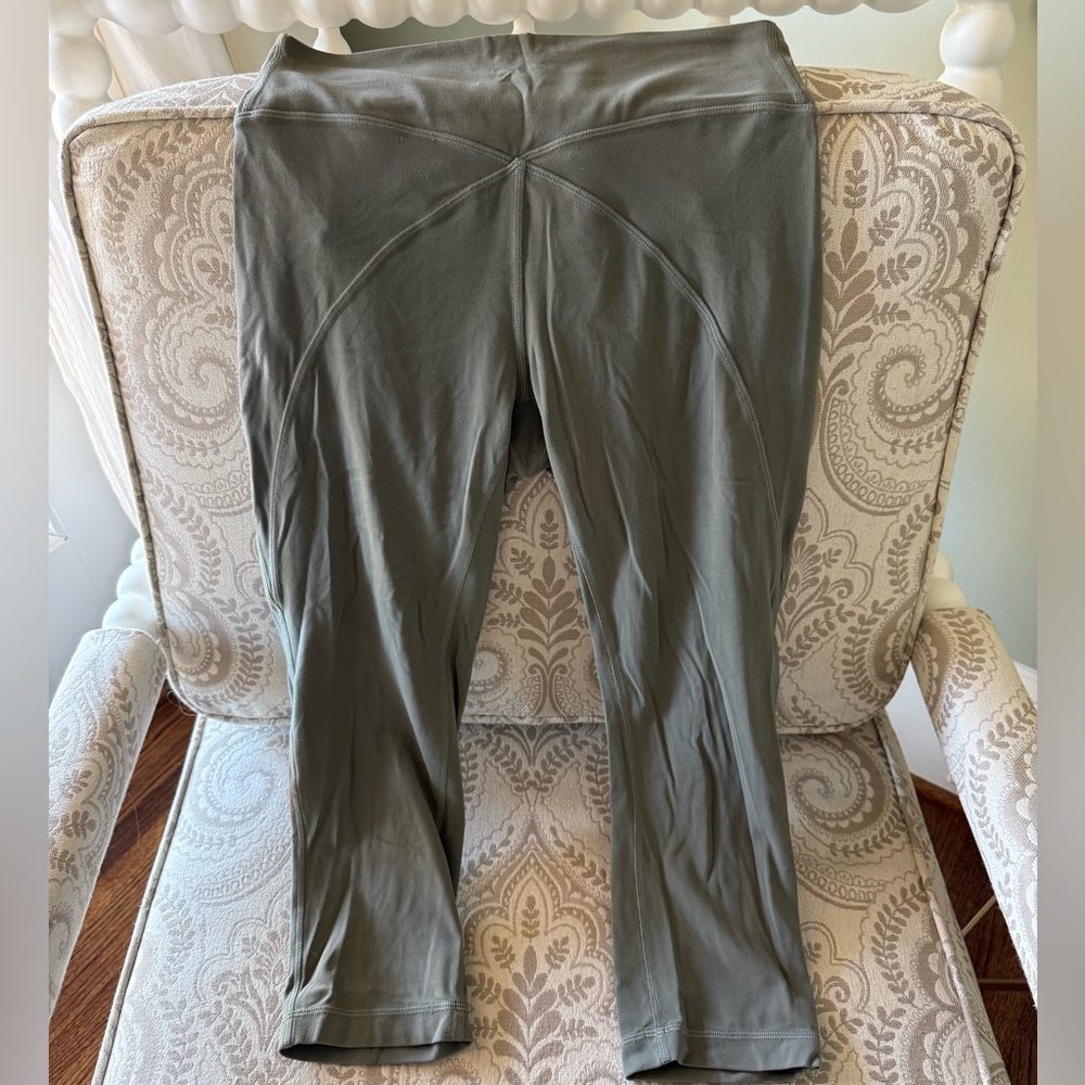 Lululemon Align crops (21”) - Picture 3 of 3